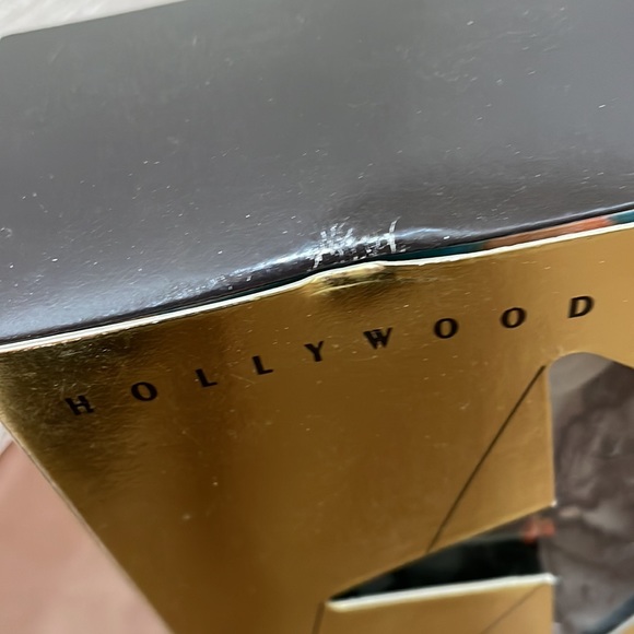 Hollywood Legend Scarlett O’Hara Barbie - Picture 6 of 6